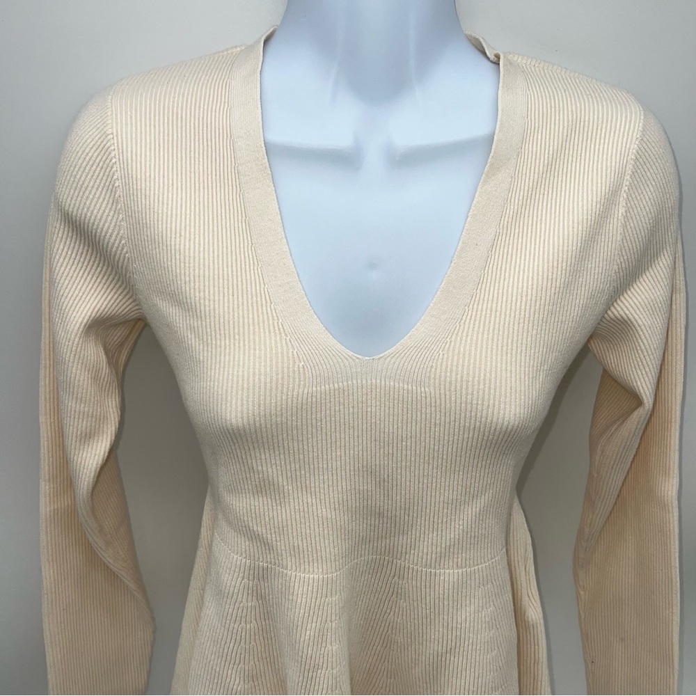 Club Monaco Cream Ribbed V-Neck Blouse - Picture 2 of 10